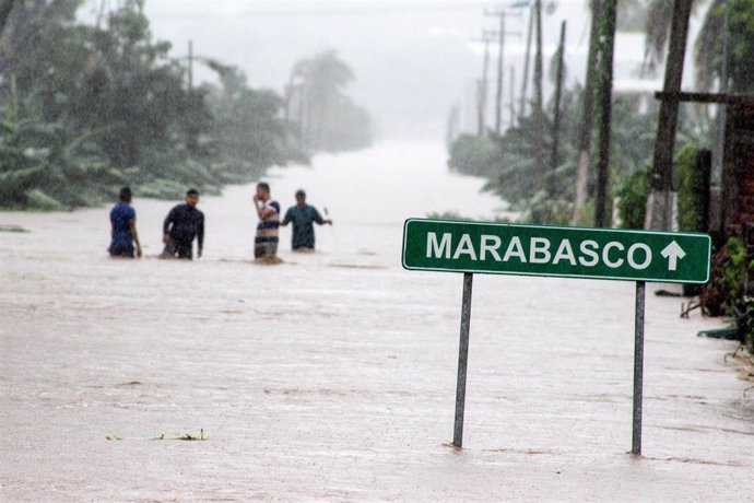 Inundaciones por la tormenta 'Lorena' a las afueras de Manzanillo