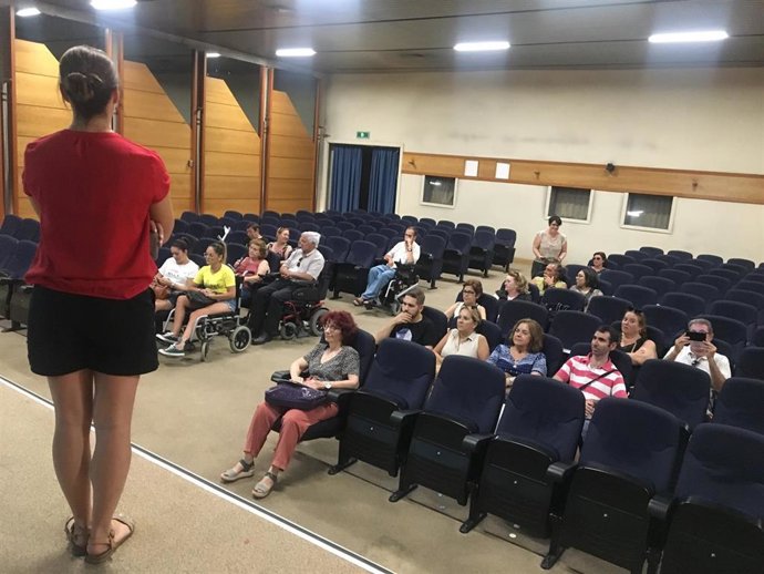 La Unidad de Medicina Física y Rehabilitación del Hospital Regional de Málaga reúne a familias para la recuperación de pacientes con déficit cognitivo por daño cerebral adquirido