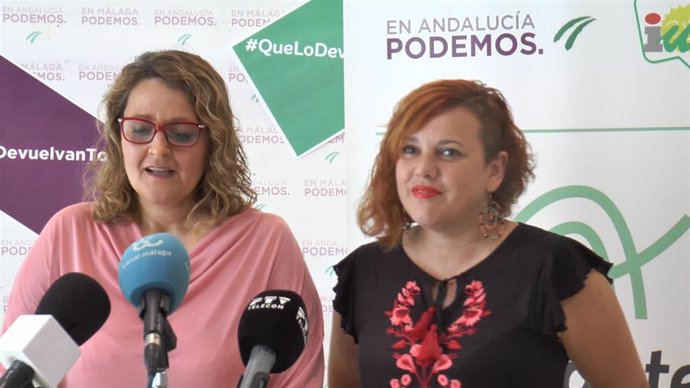 Lourdes Antón (i), del sindicato de Trabajadores de Autoescuelas del Sur (Sitaes) y la parlamentaria andaluza de Adelante Vanessa García