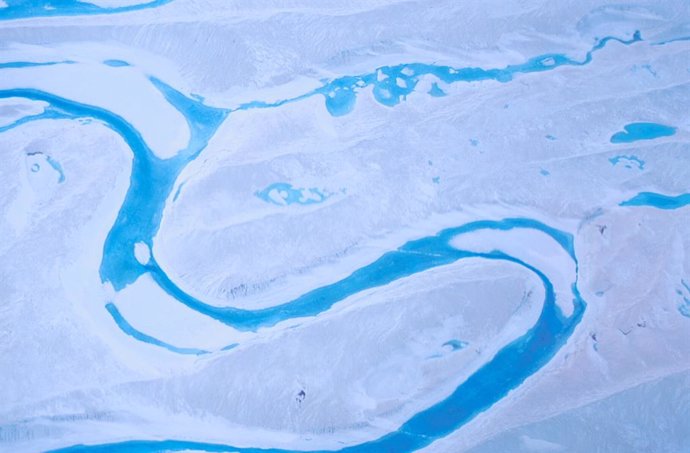 El deshielo superficial acelera a los glaciares antárticos hacia el mar