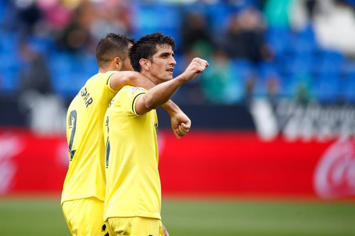 Gerard Moreno celebra uno de sus goles en el Leganés-Villarreal junto a Mario Gaspar