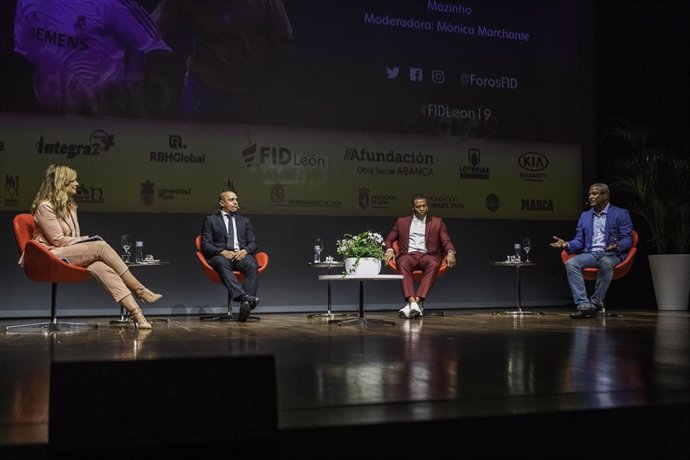 La periodista deportiva Mónica Marchante y los futbolistas Roberto Carlos, Julio Baptista y Mazinho clausuran en León el Foro Internacional del Deporte.