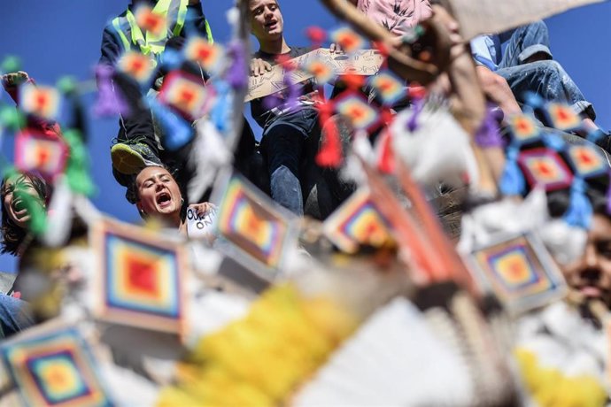 20 September 2019, France, Paris: Activists attend a protest calling for more action to help stop climate change. Photo: Julien Mattia/Le Pictorium Agency via ZUMA/dpa