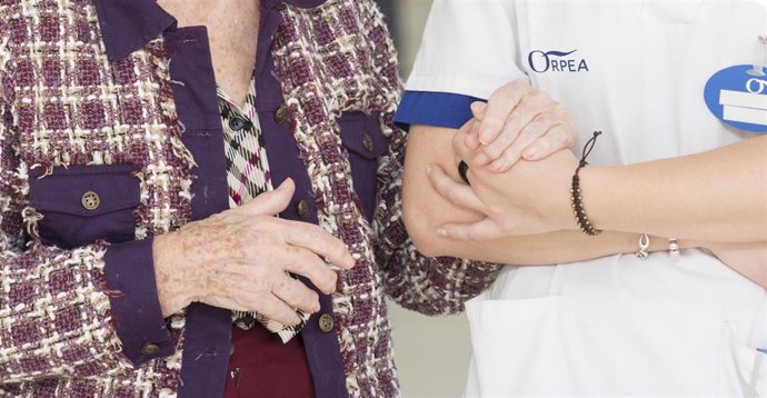 Orpea abre las puertas de sus centros para dar a conocer la atención profesional a personas con Alzheimer