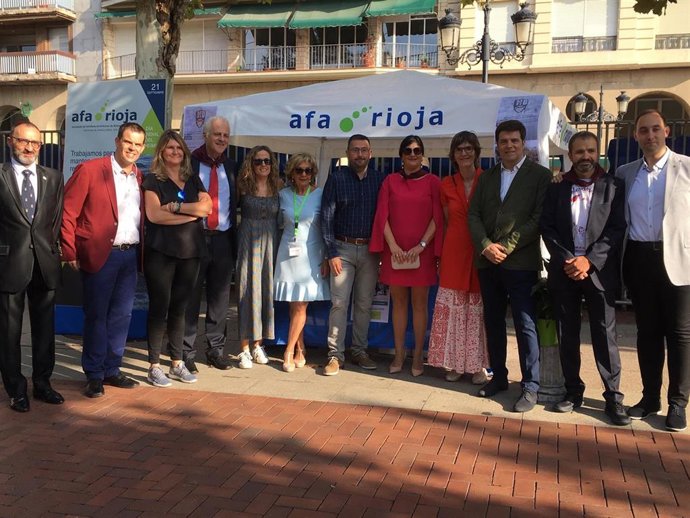 Visita del alcalde de Logroño y autoridades al stand de la Asociación de Familiares de Enfermos de Alzheimer de La Rioja