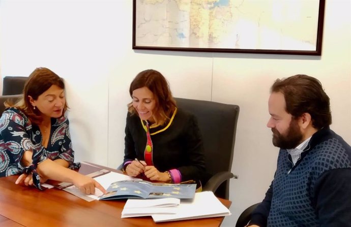 La consejera de Presidencia, Interior, Justicia y Acción Exterior, Paula Fernández Viaña, visita la Oficina de Cantabria en Bruselas