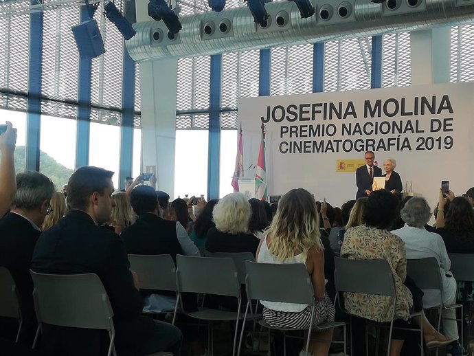 La directora de cine y guionista Josefina Molina recoge en el 67 Festival Internacional de Cine de San Sebastián el Premio Nacional de Cinematografía 2019.