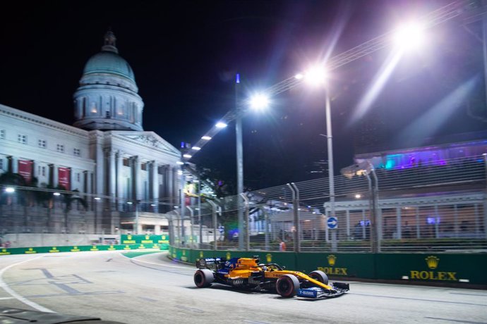 AMP.- Fórmula 1/GP Singapur.- Leclerc y Ferrari sorprenden con la 'pole' y Sainz