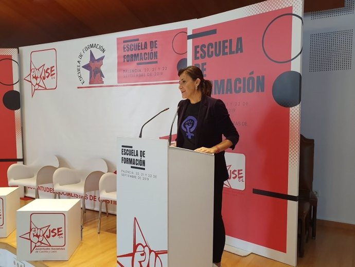 Ana Sánchez asiste a la inauguración de la Escuela de Formación de Otoño que celebra Juventudes Socialistas de Castilla y León durante este fin de semana en Palencia.