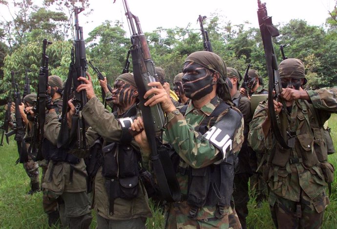 Efectivos del grupo paramilitar Autodefensas  Unidas de Colombia (AUC)