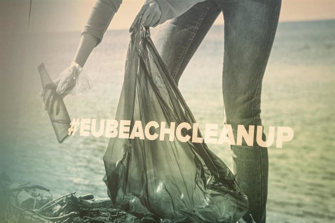 La campaña 'Beach clean up' llega a las Islas Cíes