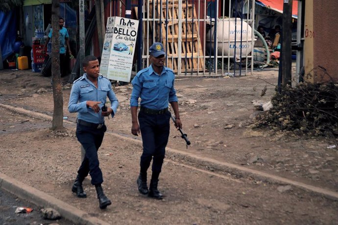 Policías de patrulla en Adís Abeba