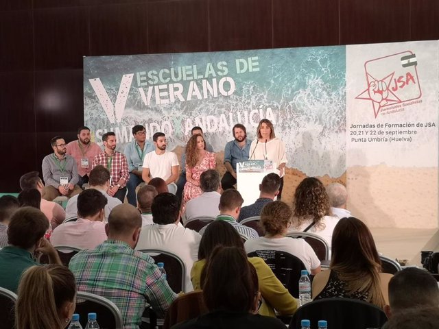 La secretaria general del PSOE-A, Susana Díaz, en un acto en  Punta Umbría (Huelva)