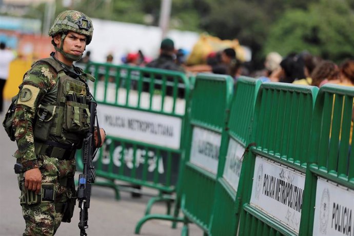 Militar colombiano en la frontera con Venezuela a la altura de Cúcuta