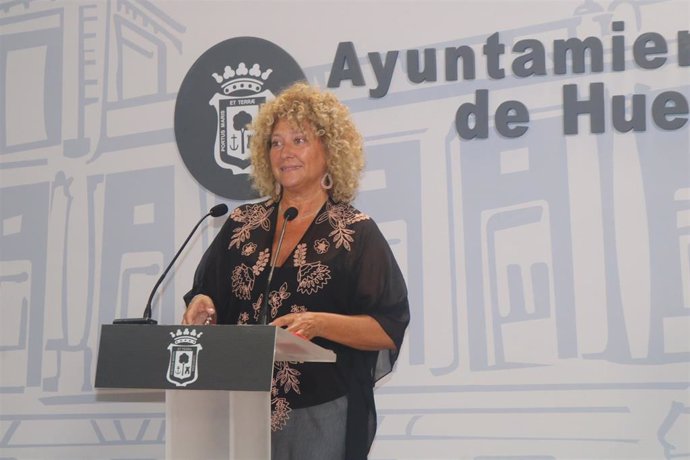 La Presidenta del Grupo Municipal del PP en el Ayuntamiento de Huelva, Pilar Marín, en rueda de prensa