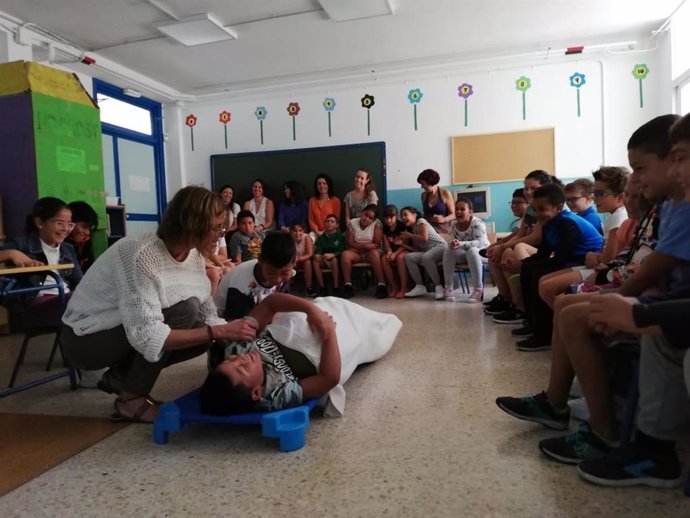 Alumnos del colegio Huerta del Carmen de Sevilla han acogido este lunes una de las jornadas de 'Sevilla contigo, ciudad compasiva'.