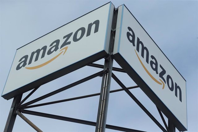 Logo de Amazon en un centro logístico de Mannheim (Alemania)