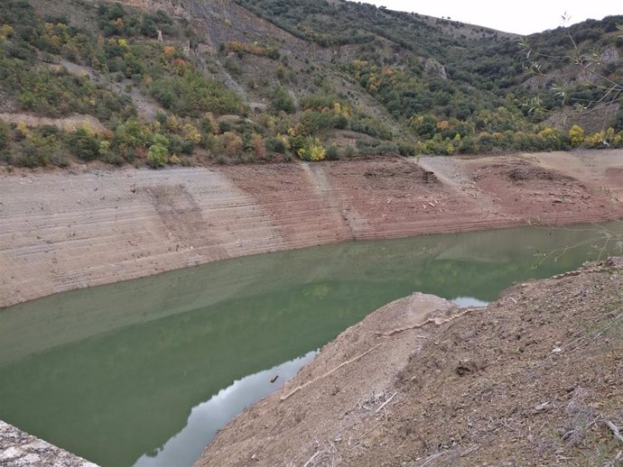 Embalse de Mansilla con poca agua