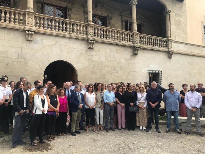 Minuto de silencio en recuerdo a la mujer asesinada