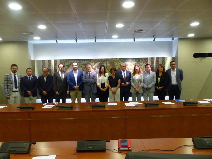 Miriam Guardiola (PP), en el centro de la imagen, presidirá la Comisión de Asuntos Generales