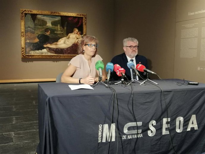 La consejera de Cultura del Gobierno de Navarra, Rebeca Esnaola, y el director del Museo Nacional del Prado, Miguel Falomir