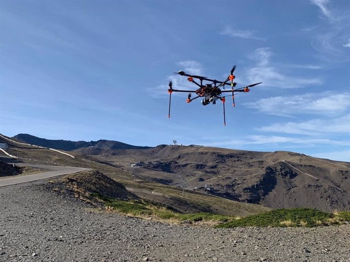 Un drone cartografía Sierra Nevada para mejorar la producción de nieve