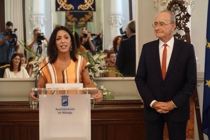 La presidenta del Parlamento andaluz y el alcalde de Málaga comparecen ante los medios