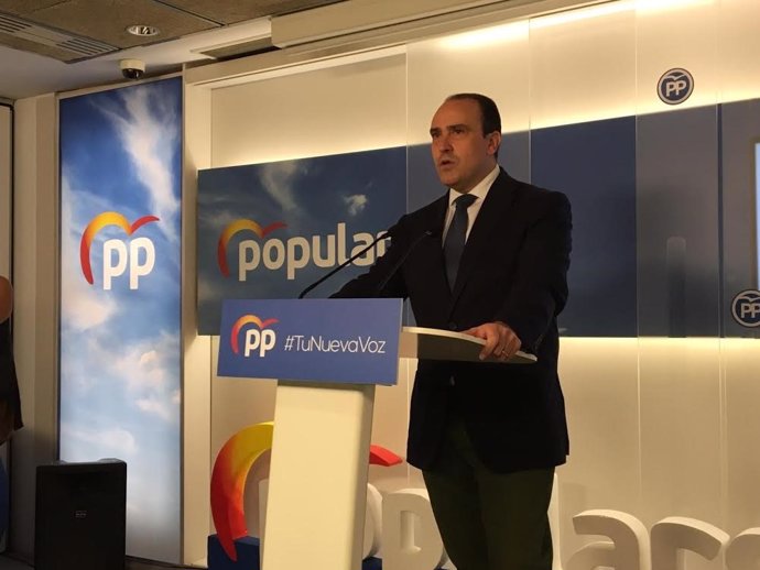 El secretari general del PP catal, Daniel Serrano, en roda de premsa aquest dilluns