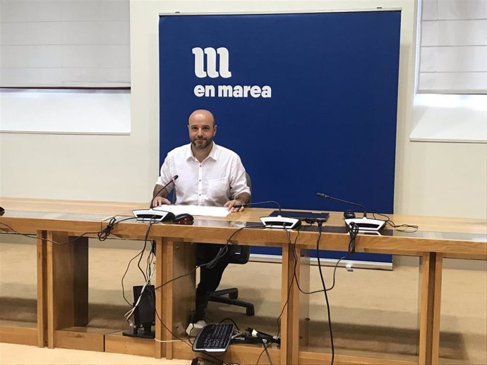 El portavoz de En Marea y del Grupo Mixto, Luís Villares, en la rueda de prensa