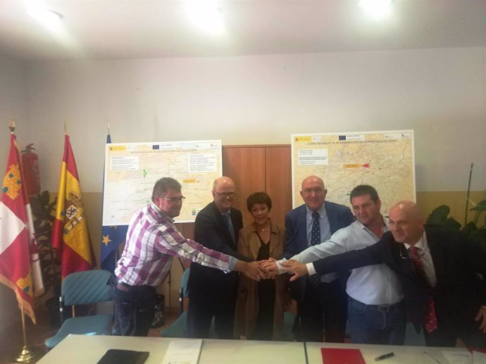 Firma del convenio para la modernización del regadío este lunes en el Ayuntamiento de Buitrago.
