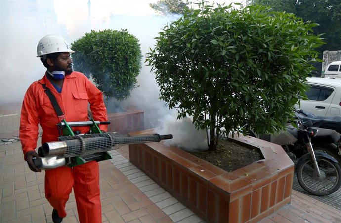 Campaña de fumigación en Pakistán contra los mosquitos transmisores del dengue