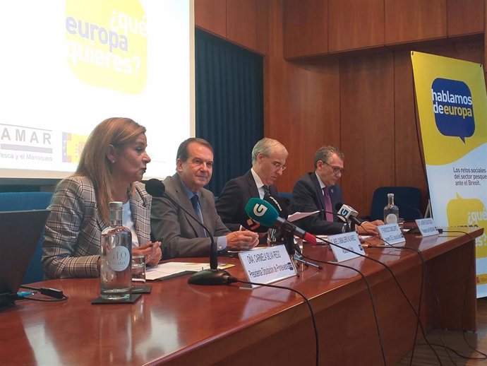 Carmela Silva, Abel Caballero, Francisco Conde y Javier Touza, abren unas jornadas sobre el Brexit en la Cooperativa de Armadores de Vigo.