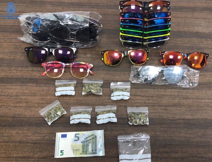 Material incautat al jove detingut per un delicte contra la salut pública a l'Estació Intermodal de Palma.  