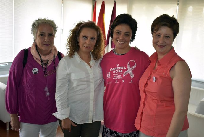 La alcaldesa de Ciudad Real Rosa Romero recibe a los integrantes de la AMUMA