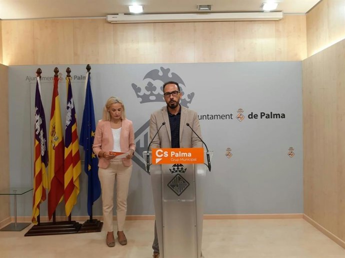 El regidor del Grup Municipal Cs Palma, Alejandro Escriche, en roda de premsa.