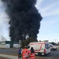 Controlado el incendio declarado en una empresa panificadora en Badajoz aunque se han evacuado los alrededores