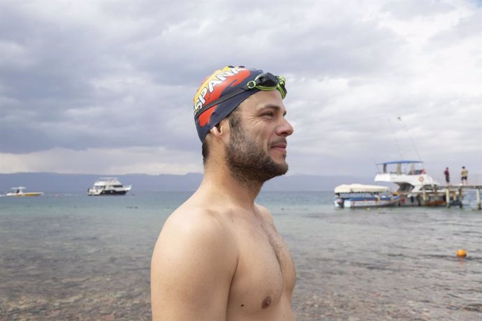 Nacho Dean durante su aventura en la que ha unido a nado los cinco continentes