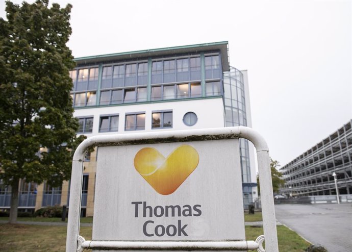 23 September 2019, Hessen, Oberursel: The logo of the British travel group Thomas Cook in front of the headquarters of the German branch. Thomas Cook, one of Britain's biggest travel firms, filed for liquidation early Monday, ceasing all trading with im