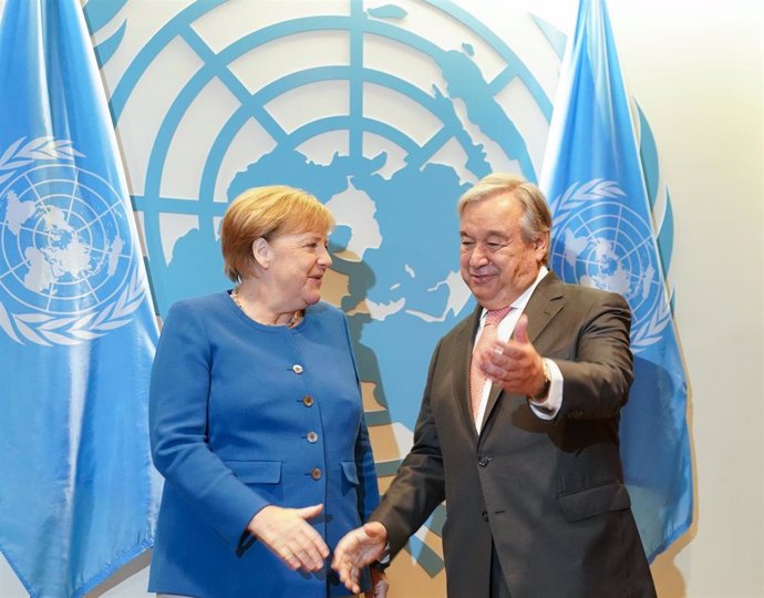 23 September 2019, US, New York: UN Secretary-General Antonio Guterres (R) receives German Chancellor Angela Merkel ahead of the UN Climate Summit at the United Nations as part of the 74th Session of the United Nations General Assembly. Photo: Kay Nietf