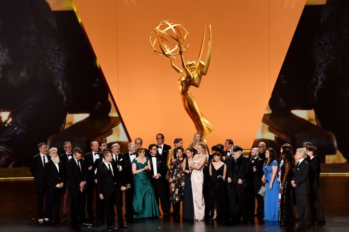 El elenco de 'Juego de Tronos' recoge el premio a la mejor serie de drama en los Emmy 2019