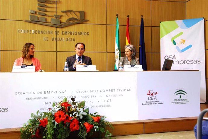 El presidente de la CEA, Javier González de Lara, en la inauguración este lunes del Foro Networking E2e.