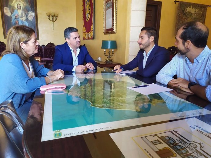 MArio Fernández reunido con el alcalde de Rota