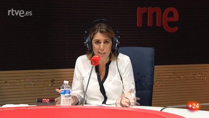 La secretaria general del PSOE-A, Susana Díaz, durante la entrevista con RNE