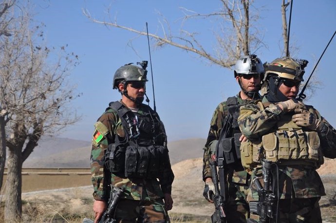 Militares afganos