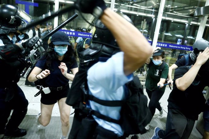 Protestas en el aeropuerto de Hong Kong