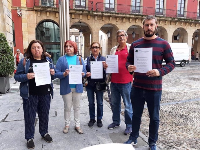 Representantes de la Junta Directiva de la Federación vecinal de Gijón