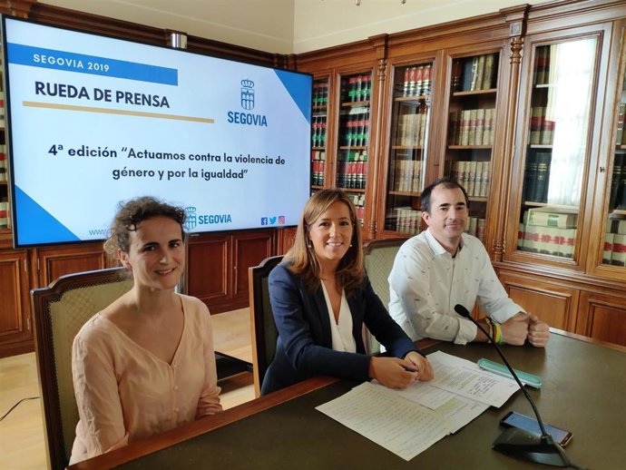 Ana Peñalosa (C) junto a Jacob Matarranz (D) y Celia Matarranz (I).