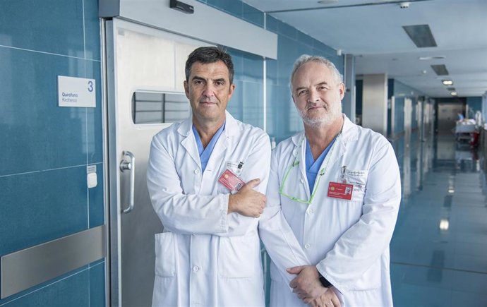 Juan Carlos Muruzábal, jefe del Servicio de Obstetricia y Ginecología del CHN y el doctor Jesús Zabaleta, responsable de la Unidad de Reproducción Asistida