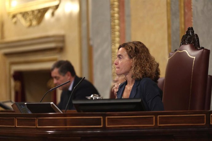 La presidenta del Congreso, Meritxell Batet, dirigiendo el Pleno