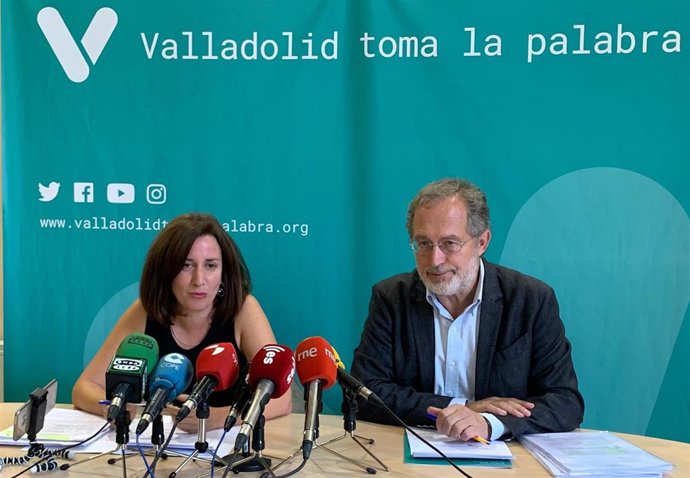 Los concejales de VTLP María Sánchez y Manuel Saravia.